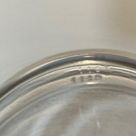 Antique Pyrex Small Oval Covered Casserole 1.5 Quart - First Back stamp Logo - Picture 9 of 13